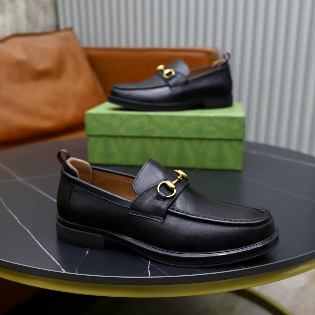 Men's shoes: 250🙅‍♂️🙅‍♂️🙅‍♂️Niuli Brand: GUCCI Size: 38-44 (45 can be customized) Level: Counter classic Material: Original soft cowhide upper Comfortable cowhide lining Original lightweight outsole Style category: Business casual footwear Driving leather shoes Color: Actual picture color